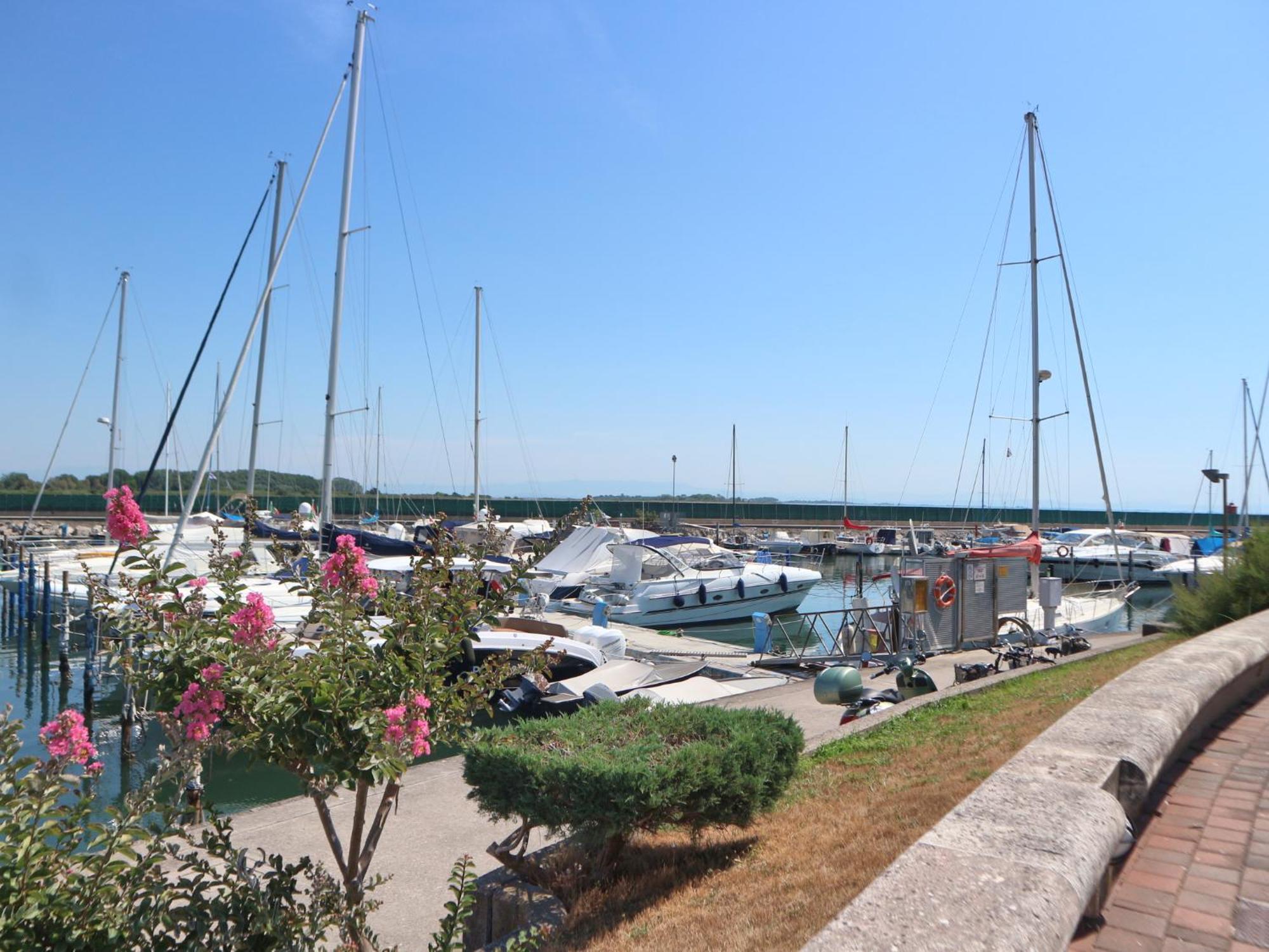 Burello Apartment Lignano Sabbiadoro Exterior photo